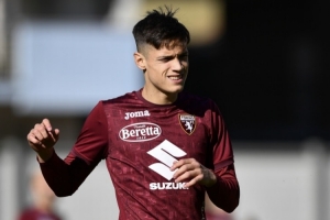 签约在即！迪马济奥晒视频：里奇已完成米兰体检，离开了医疗机构