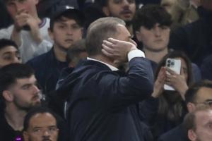 朝自家球迷拂耳？澳波否认挑衅热刺球迷：我只是想听他们欢呼