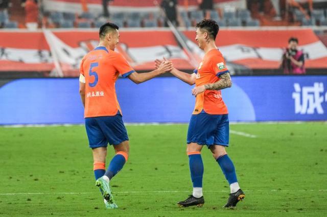 体育平台-泰山绝杀功臣直言运气不错：观察之后做出跑位决策