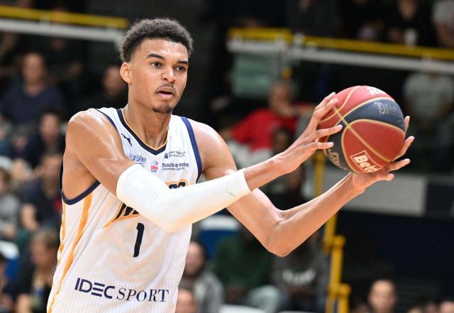 体育赛事-文班亚马统治法甲！法国前总理索要球票看他打球