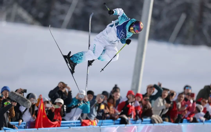 体育赛事-收到父母家书忍不住落泪，李方慧：下一届冬奥会要冲金|AC米兰|银牌|米兰冬奥会|世界杯|决赛_新浪体育_新浪新闻