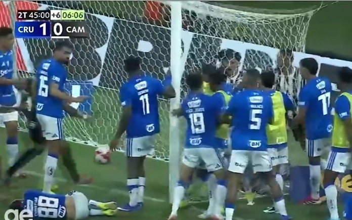 在线体育-爆发冲突+23人吃红牌！米内罗竞技官方：坚决反对一切暴力行为