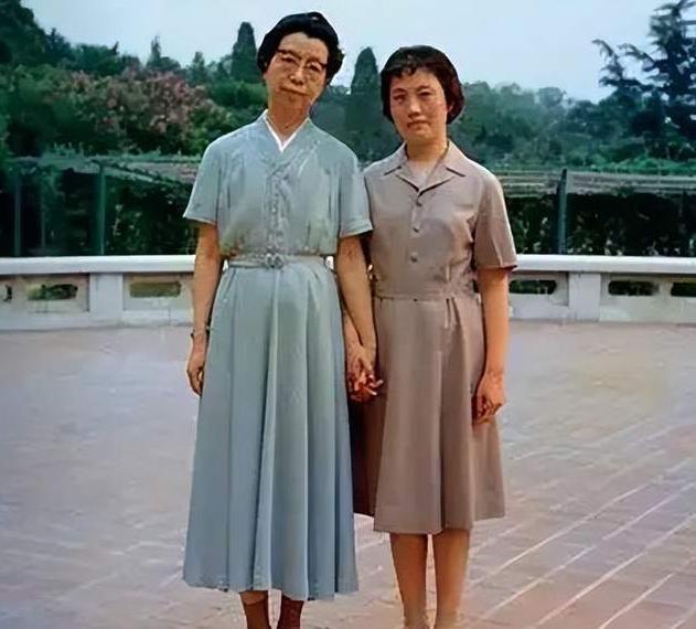 体育直播-1956年，江青赴苏联治病，向接诊的医生坦言：我和毛泽东同志是政治夫妻