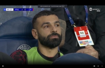 官方网站-关键战坐全场板凳！萨拉赫坐在场边面无表情，利物浦0-2遭完败